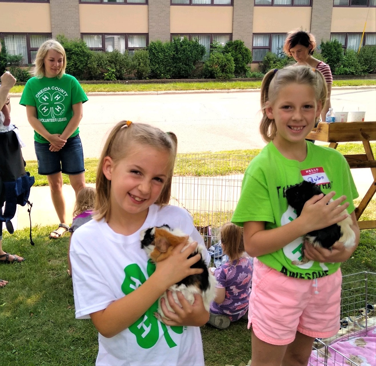4Hers holding small animals.